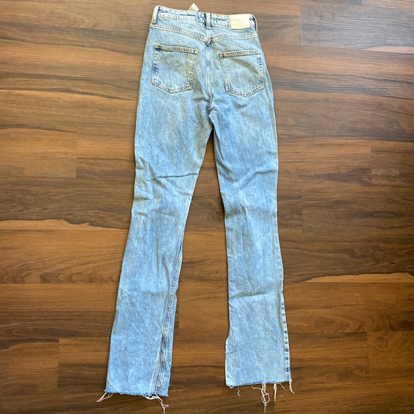 Zara, split flare leg style jeans. Size 2. High rise. My favorite jeans ever - Picture 9 of 11